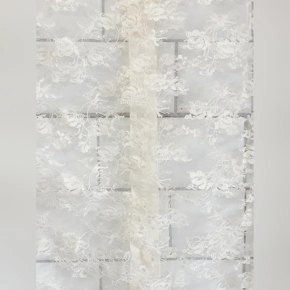 Ladies Sleeveless Sheer Lace Top Blouse Rear Button Lightweight Floral Fabric   - Picture 2 of 5